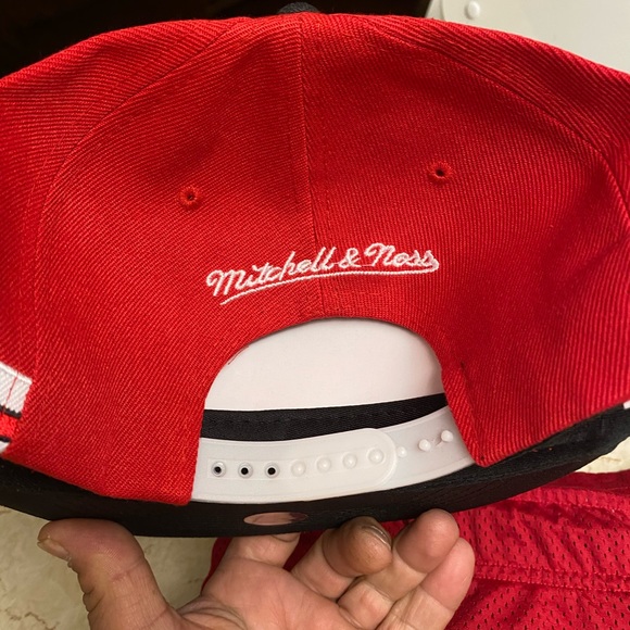 Jordan Shorts (used)Mens L in amazing condition New Mitchell & Ness Snap Back . - Picture 10 of 10